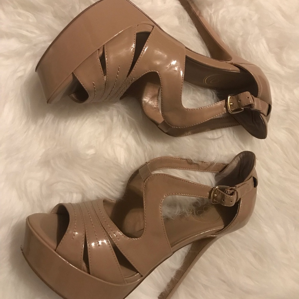 Jessica Simpson platform heel